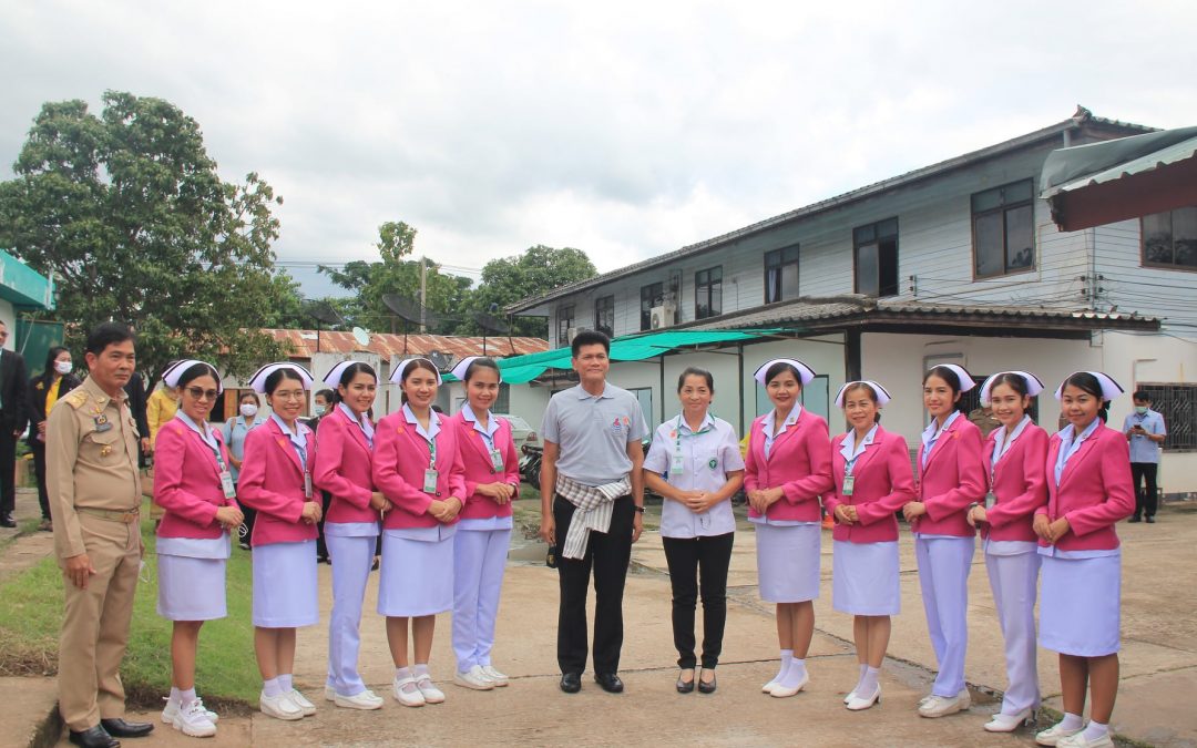 ดร.สาธิต ปิตุเตชะ รัฐมนตรีช่วยว่าการกระทรวงสาธารณสุขและคณะ ที่ได้เดินทางมารับฟังการดำเนินงาน และเยี่ยมเสริมพลังอาสาสมัครสาธารณสุขประจำหมู่บ้าน