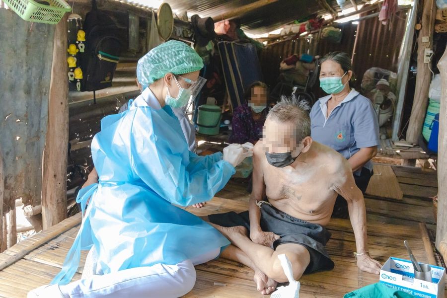 คปสอ.เกษตรสมบูรณ์ ได้ดำเนินการฉีดวัคซีนพระราชทาน “ซิโนฟาร์ม” โดยได้รับการสนับสนุนจากหน่วยแพทย์อาสาสมเด็จพระศรีนครินทราบรมราชชนนี (พอ.สอ.)