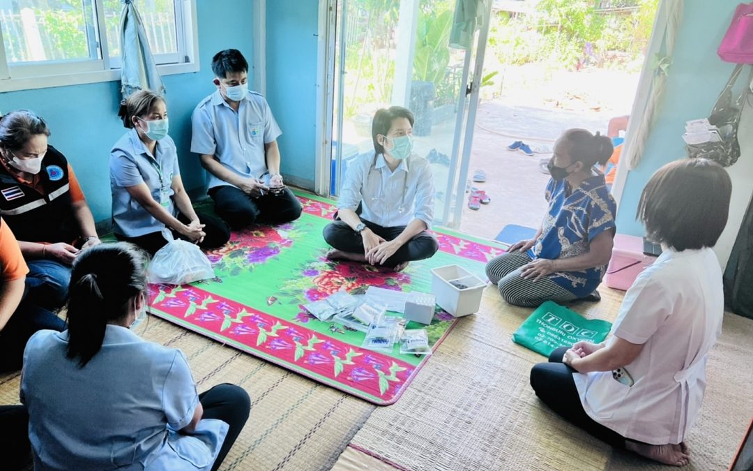 เยี่ยมบ้านผู้ป่วยในพระราชานุเคราะห์ เพื่อติดตามและประเมินอาการ